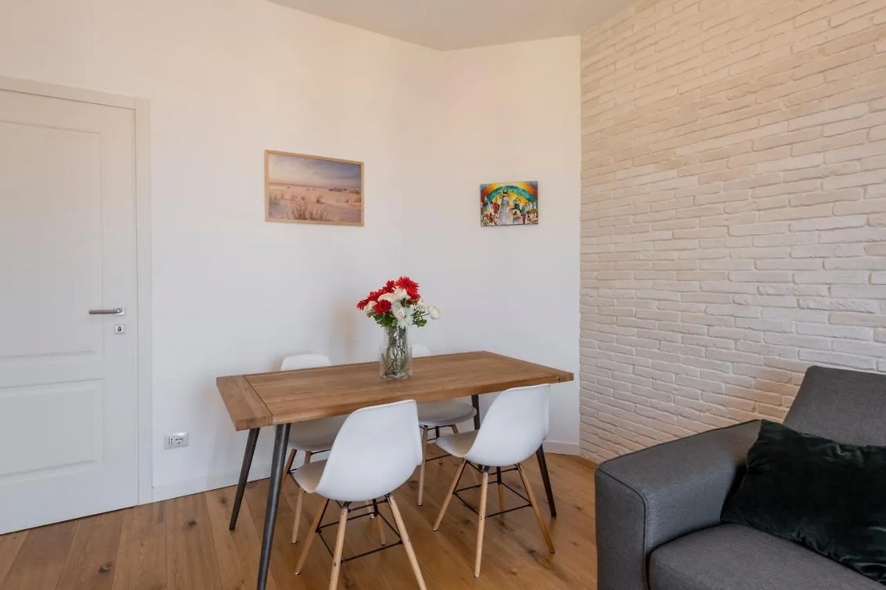 Bnbutler - Belfanti, 6 - Two Steps From Bocconi Milan 0*,  Italy